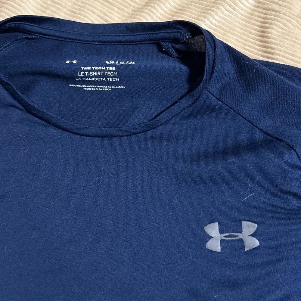 Under Armor dry fit tee shirt -XL navy blue